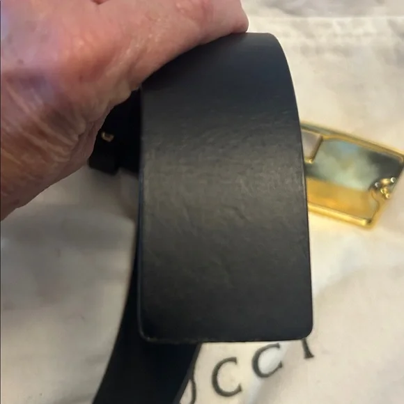 Gucci Tom Ford black leather belt with large gold tone G buckle. 24-27 - Picture 5 of 11